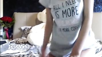 Adorable cam adolescente con grande firme tetas ohmibod jugar CamJoie.com