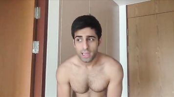 Mi esposa se toca viendo estos videos de sexo casero | PornoMixCasero.com
