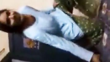 Bhabhi Follando Chupando Desi chico