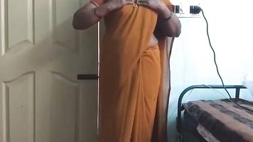 desi india cachonda tamil telugu kannada malayalam hindi infiel esposa vistiendo sari vanitha mostrando grandes tetas y coño afeitado prensa tetas duras prensa nip frotando coño masturbación