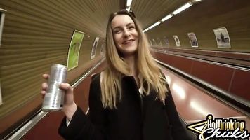 La Guía Turística Sexy con Adelle Promo Clip