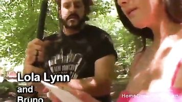 Tetona amateur milf chupando y follando maridito al aire libre