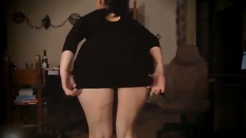 Ella da un buen condón POV mamada