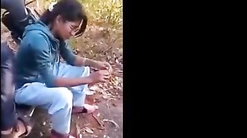 Kerala Tamil Colegio Chica Follada en Bosque con Amigos Grupo