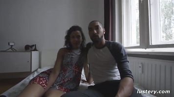 Pareja de Lesbianas Ama Follando con Correa En