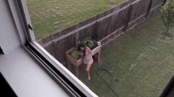 El esposo supera a la esposa influencer de IG mientras está en vivo. Se corre en su cara.