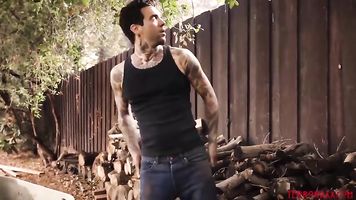 Tetona Lily Amor tiene salvaje coño dicked duro antes facial