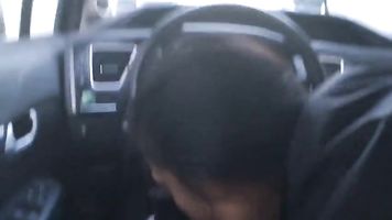 Novia asiática lo chupa seco en el coche, más @ AsianAmateurs.diversión