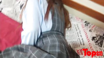 Mi amiga colegiala me paga una apuesta después de beber