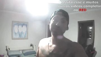 Lunna Vaz levando leitinho na boca enquanto o Lucão estava fazendo a janta-Vlog # 4