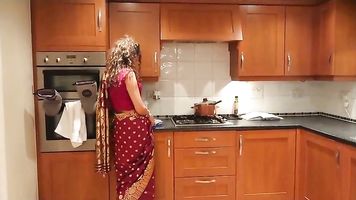 El engaño bhabhi enseña kamasutra a Devar mientras que el marido está lejos sucio hindi audio desi chudai bollywood se filtró escándalo de historia de sexo año nuevo 2020 POV Indio