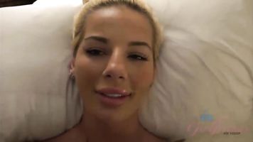 Follando a una estrella porno real y filmándola (real) POV-Bella Rose