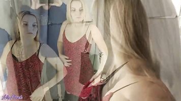Completamente Atrapado En El Vestidor Durante una Mamada-Letty Black