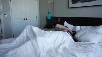 Desi Bhabi Folla una Enorme Polla Blanca por primera vez