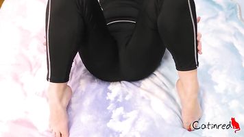 Juego con mis pies sexy, los unto con crema