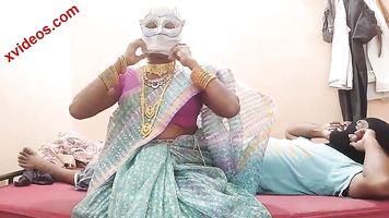 पड़ोस में रहने वाले युवक से चुदी