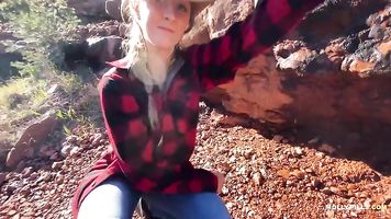 Vaquera cabalga Polla Grande en las Montañas-Molly Pills-Adventure Porn POV