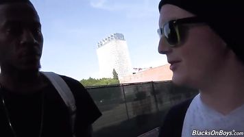 Jessy Russel Aprende A Tomar Una Polla Negra En El Culo