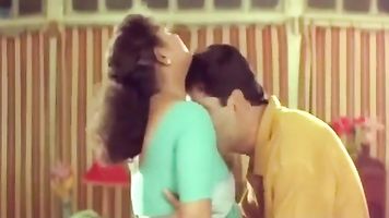 [MUVIZA.COM] - Mallu Actors Hot Romance Scence Mis Sungandavalli Película