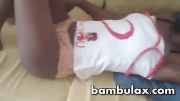 Negro africano adolescente mamada corrida en boca