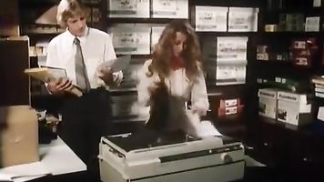 Annette Haven, Lisa De Leeuw, Veronica Hart en video porno vintage