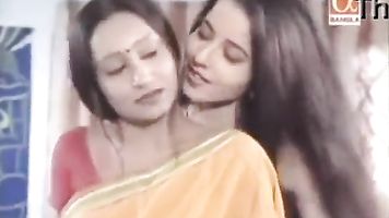 Increíble tía india y bhabhi teniendo buen tiempo