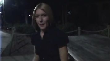 Chica caliente consigue creampie en sus vacaciones