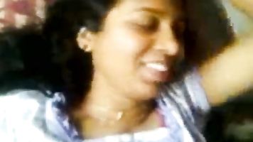 India caliente Mallu linda chica sexy hablar con amante y mostrando coño-Wowmoyback