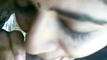 India Chica caliente mamada y Bebidas Cum-Wowmoyback