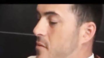 Para el culo doy caliente tetona rubia esposa de mi jefe gritando mujer infiel pide un montón de duro se