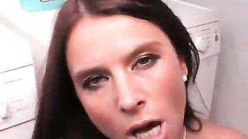 Tetona MILF en un corsé Masturbándose