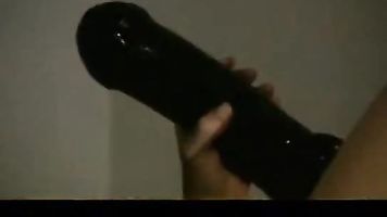 Ama de casa con Enorme juguete y muy fuerte orgasmo