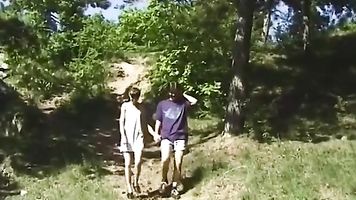 Flaco Y Peludo Pussied MILF Esposa Al Aire Libre Follada