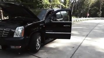 inserción de objetos en la carretera y chorros en una vía pública