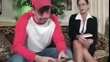 quién es esta chica?  ¿cómo se llama? quién es ella?  nombre? Nombre?