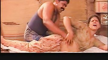 Chico masajeando mallu caliente mujer tetas y muy bien chupando ellos (nuevo)