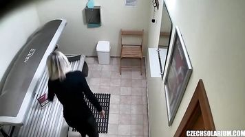 Masturbándose Chica no tiene idea acerca de la Cámara