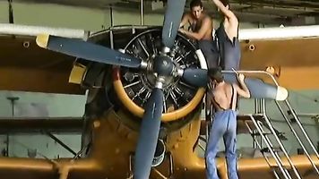 Valentina tiene un DP Gangbang en el Aeropuerto