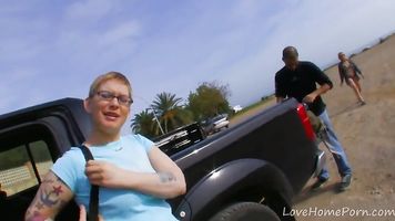 Fresa - Rubia BBW Ansiosamente Paseos Polla al aire libre