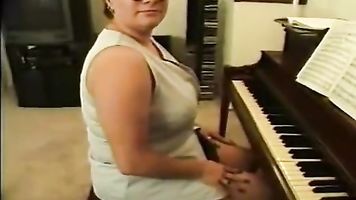 BBW Piano Profesor Follada por Dos Chicos