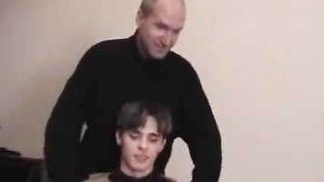 Papá ruso Y Su juguete twink (sexygayguys.club)