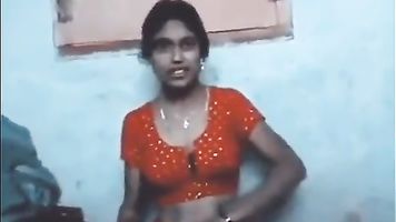 Desi Chudai de Hermosa India Pueblo esposa en sari disfrutando con marido