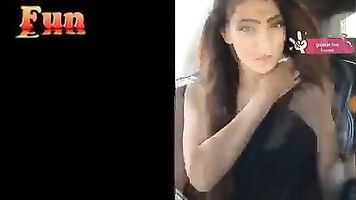 Celebración de Año Nuevo por la actriz Paquistaní Beber, Bailar y Música en Coche Pl