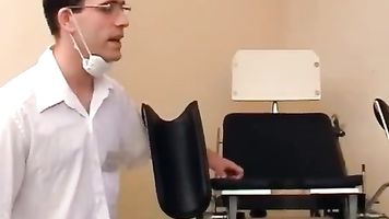 Atado hasta puta f. a chupar polla