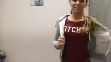 FLASHING EN EL BAÑO DE WALGREENS - COLLEGE INITIATION DARE