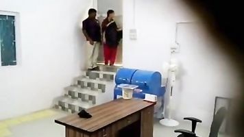 Desi bhabhi haciendo algunos travieso y caliente paso con amante