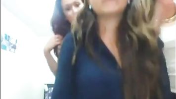Cuatro latinas calientes desnudandose por webcam - wWw.HotGirlsX.Net