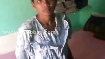 VID-20190503-PV0001-Chennai (IT) Tamil 27 años de edad casado caliente y sexy ama de casa tía señora Niranjana mostrando sus tetas a su 29 años de edad marido casado sexo video porno
