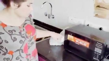 Bhabhi indio follada en casa por un ladrón / Más aquí cumtributeporn.com