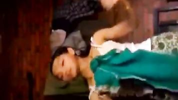 Mallu chica quitar vestido para bf pero casi atrapado